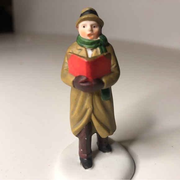 Department 56 Dickens Village – Figurines (lot of 12)  - $60 - Picture 9 of 16